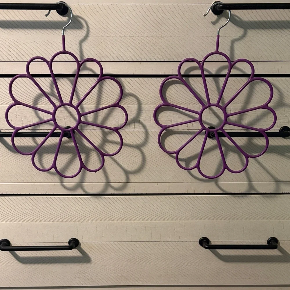 Set of two scarf hangers
